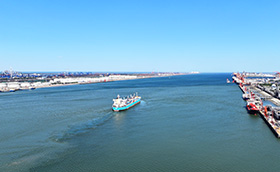 万吨巨轮 启航非洲丨MKB项目首批设备满载出海